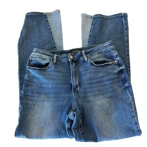 Judy Blue Flare Leg Jeans in Classic Blue